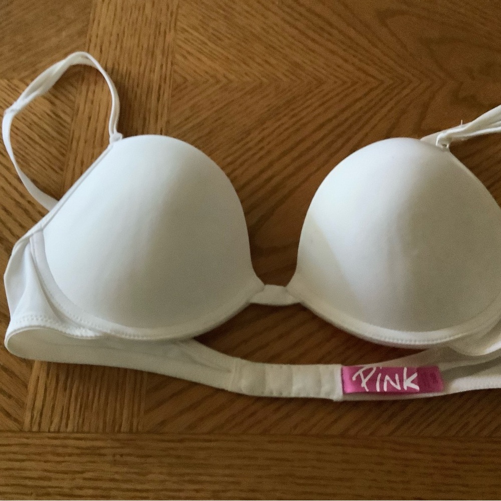PINK Victoria's Secret White Bra with Pink Tag